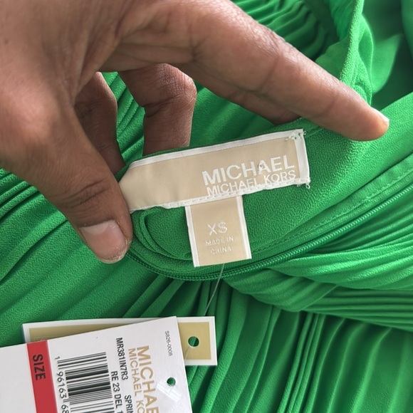 NWT MICHAEL KORS Georgette Pliss Green Pleated mini Dress size XS long sleeves - Picture 6 of 8